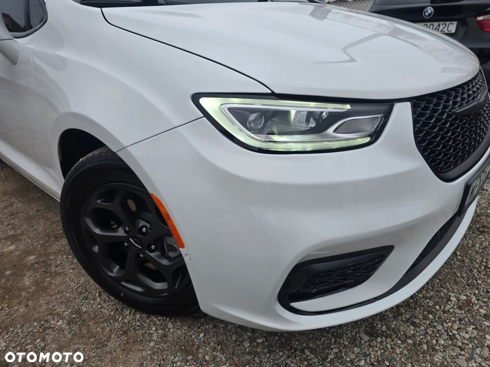 Chrysler Pacifica - 11