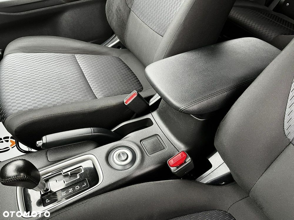 Mitsubishi Outlander 2.0 Instyle + 4WD CVT - 32