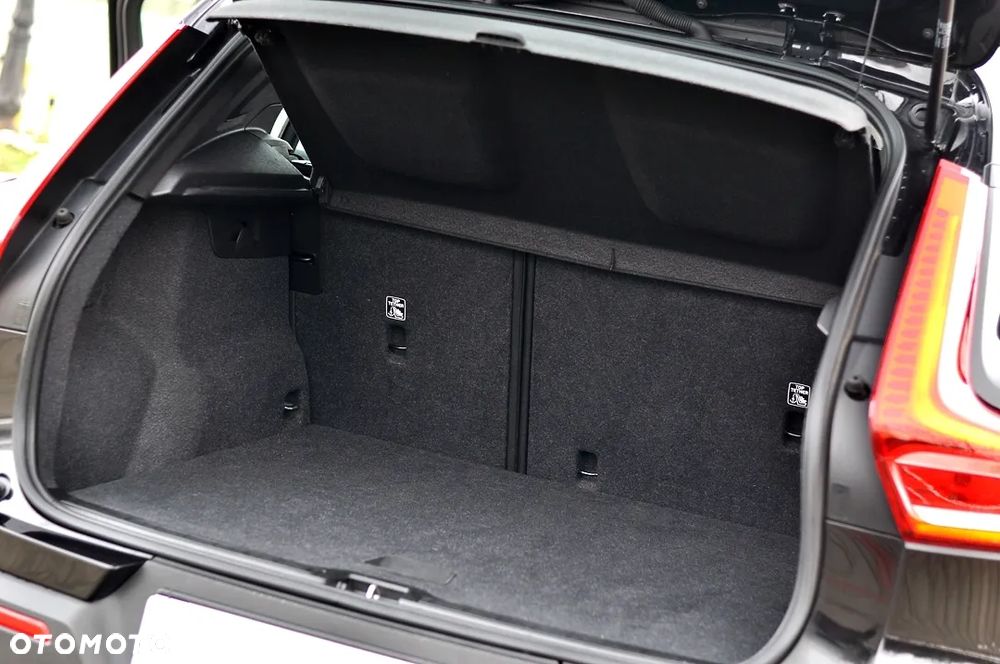 Volvo XC 40 T3 Momentum Pro - 12