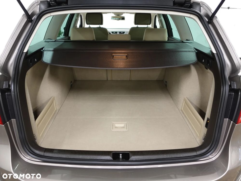 Volkswagen Passat - 24