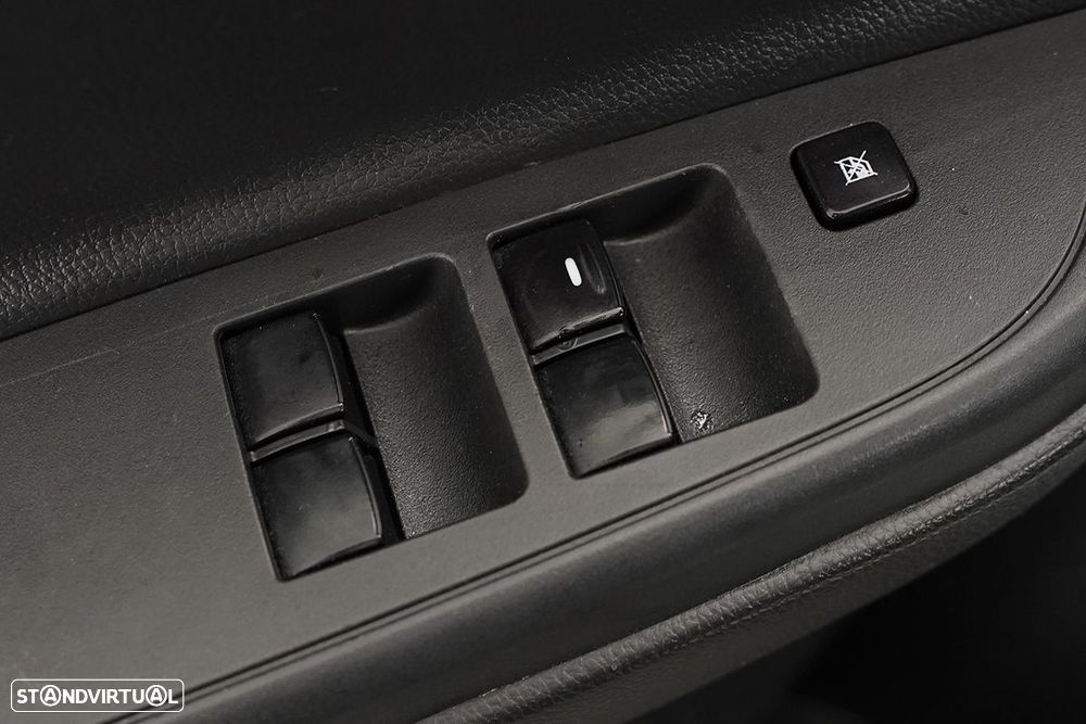 Mitsubishi L200 2.3 DI-D Strakar Space Cab Intense 4WD - 21