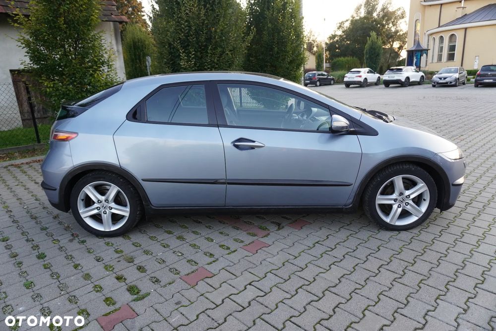 Honda Civic 1.8 Executive NAVI i-SHIFT - 4