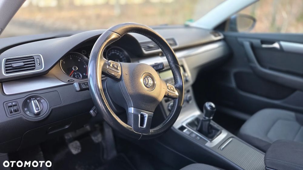 Volkswagen Passat 2.0 TDI Comfortline - 9