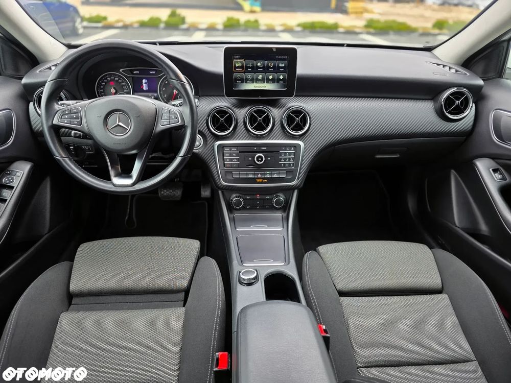 Mercedes-Benz GLA 180 7G-DCT Style - 15