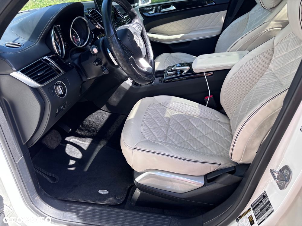 Mercedes-Benz GLS - 12