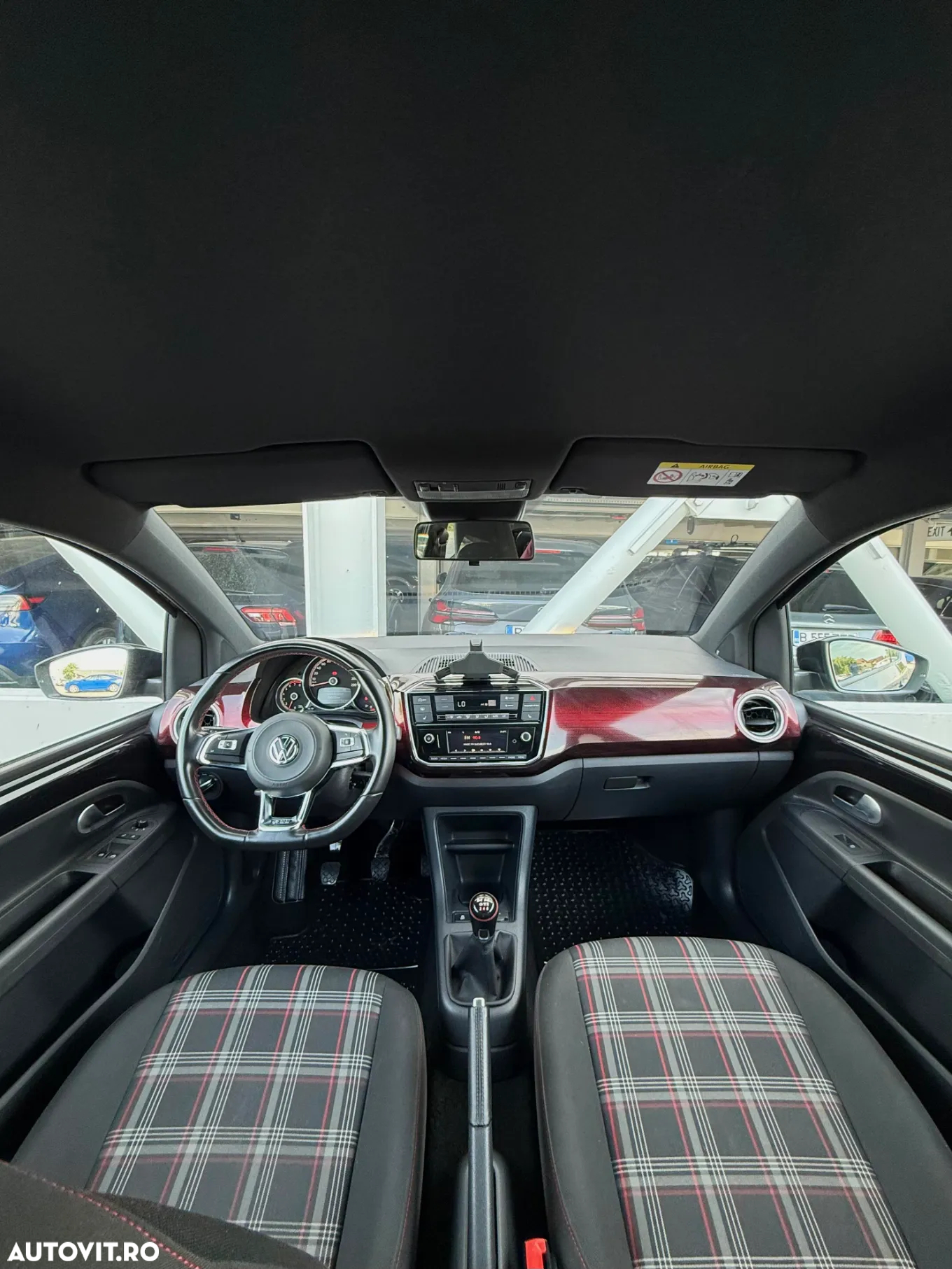 Volkswagen up! GTI - 17
