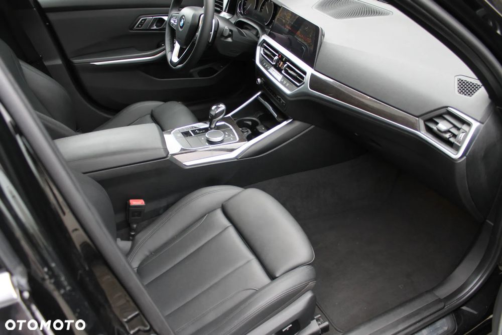 BMW Seria 3 330i - 17