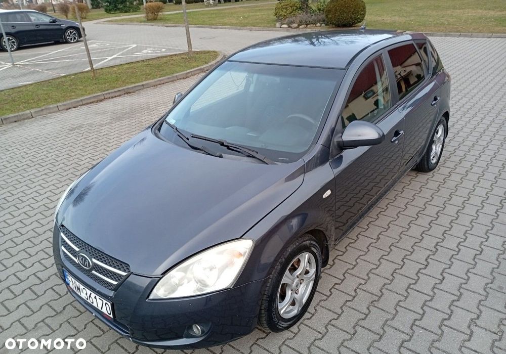Kia Ceed - 4
