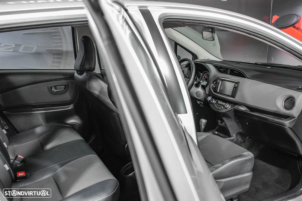 Toyota Yaris 1.5 HSD Sport - 13