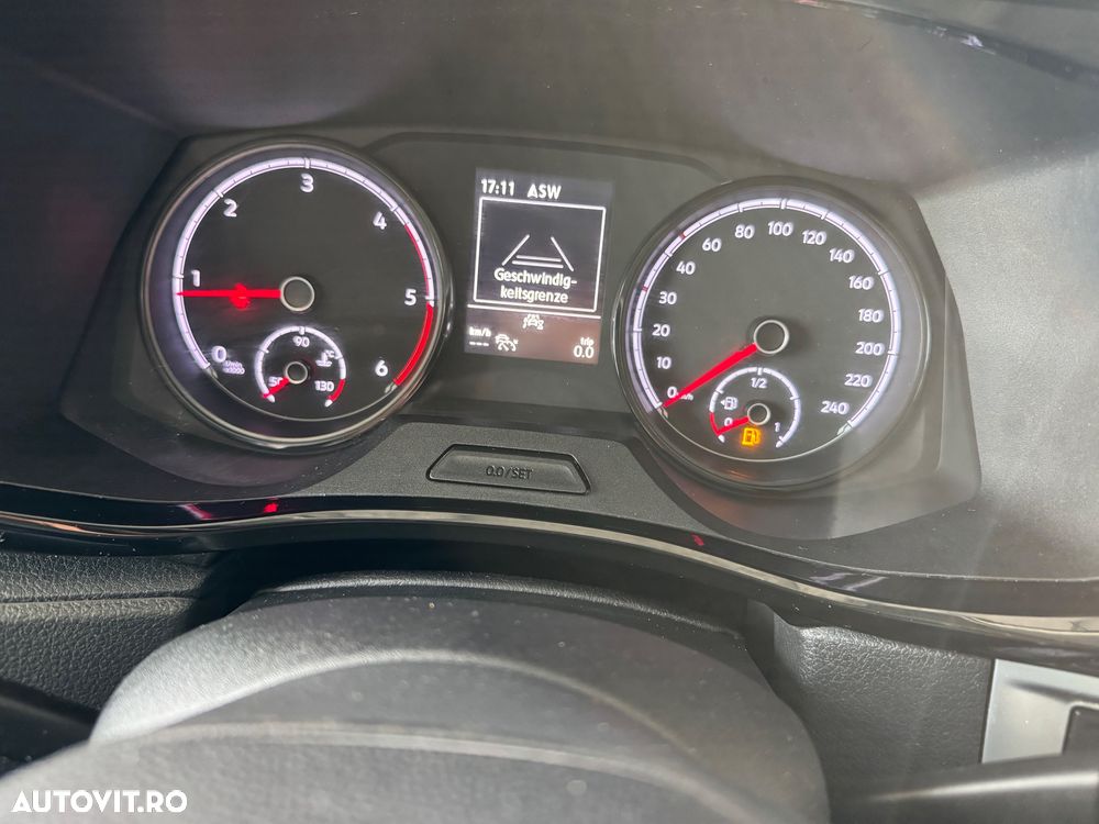 Volkswagen Multivan - 23