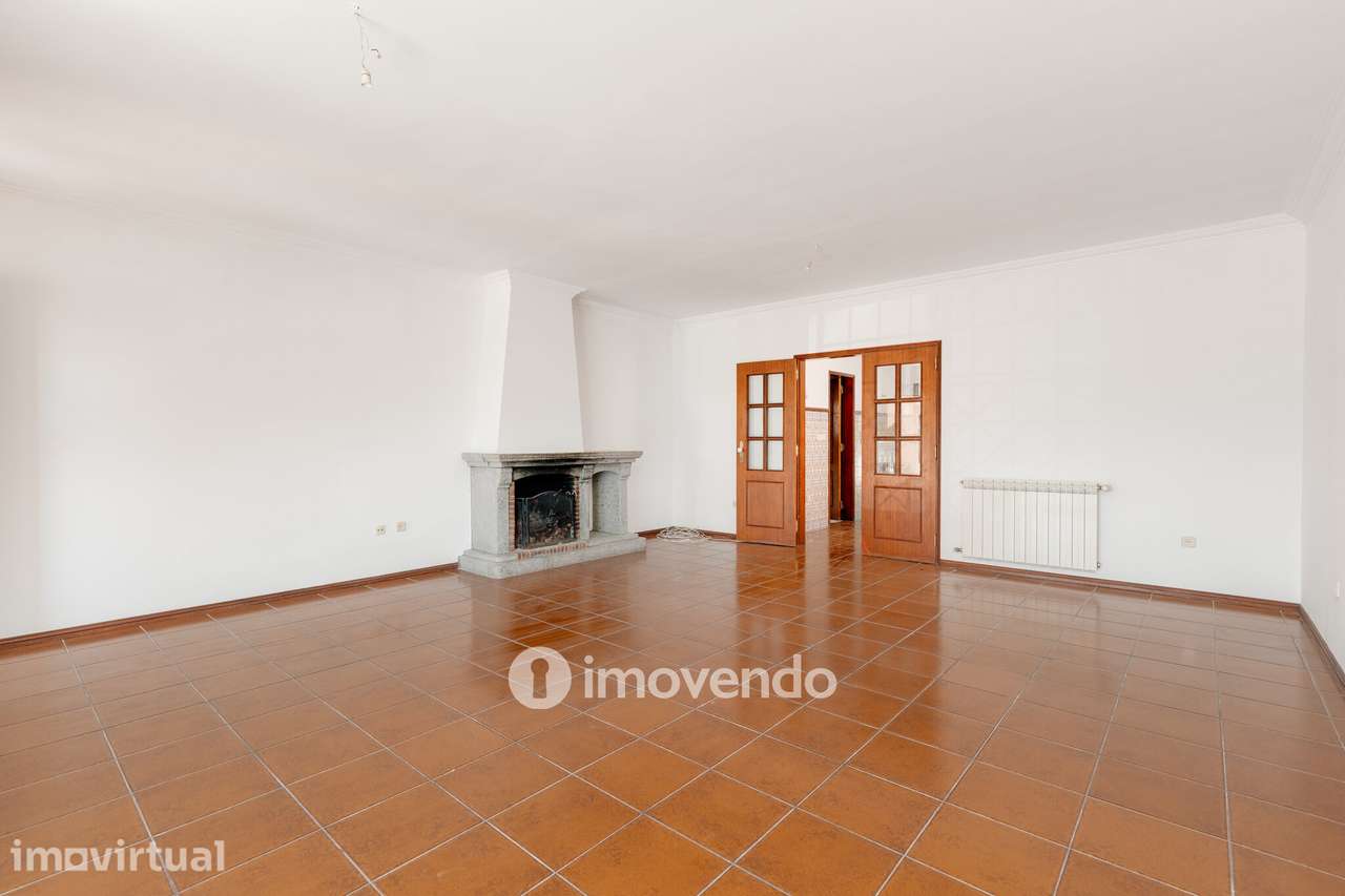 Moradia T3+1 com áreas amplas, garagem e jardim, em Viseu - Grande imagem: 4/36