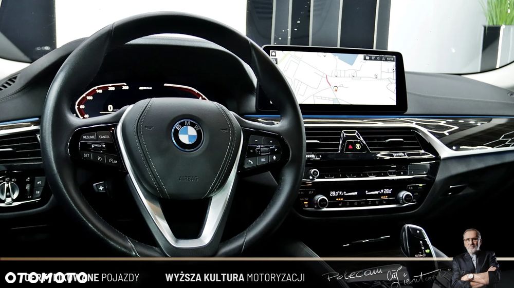 BMW Seria 5 530e xDrive PHEV - 16