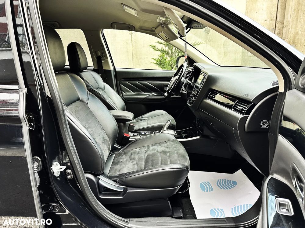 Mitsubishi Outlander PHEV 2.4 L 4X4 Intense - 12