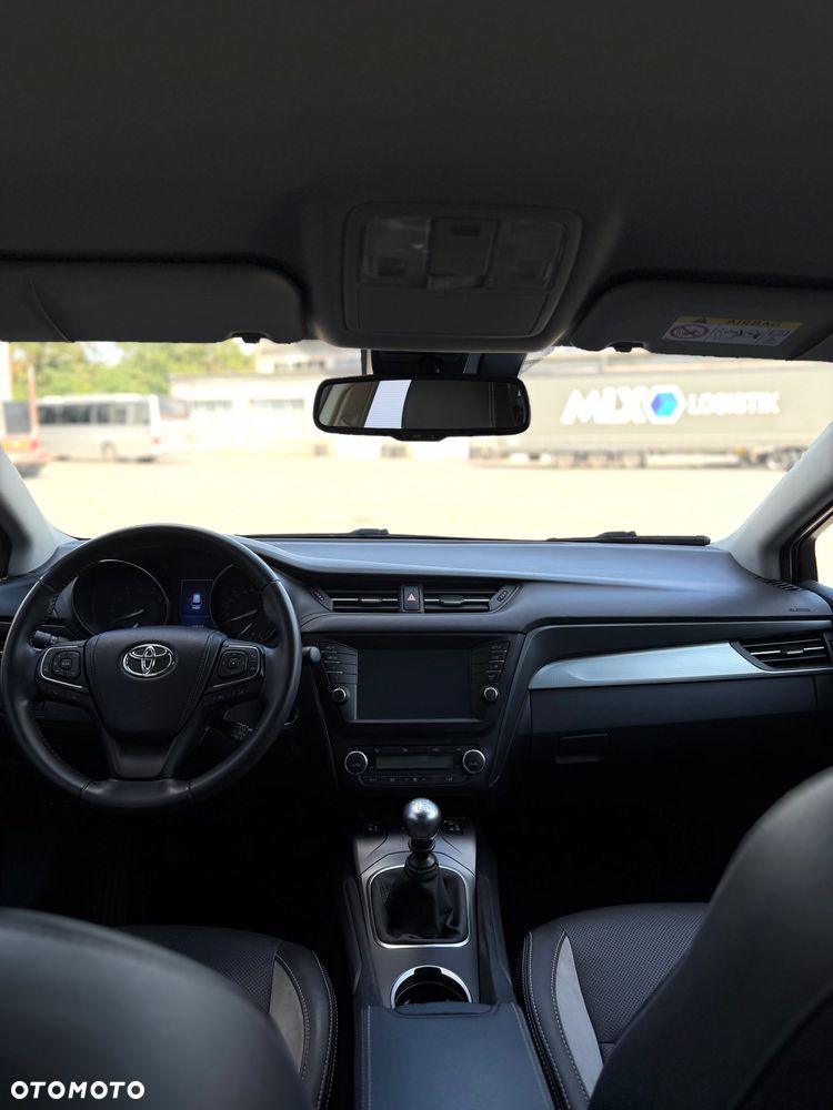 Toyota Avensis 1.8 Premium - 22