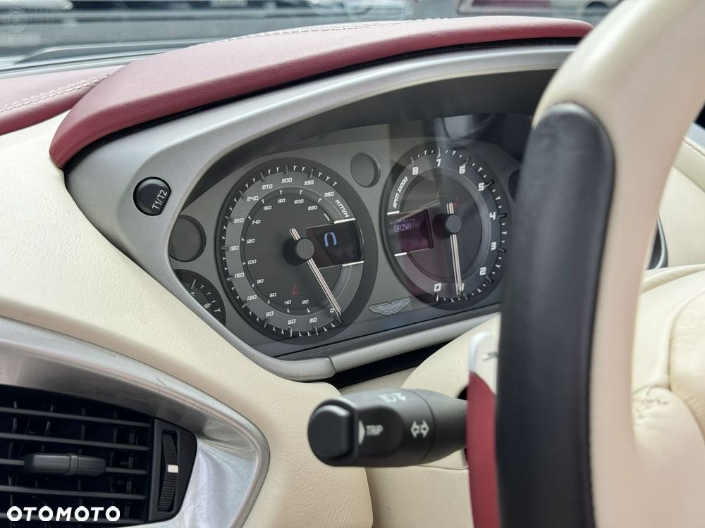 Aston Martin Vanquish - 35
