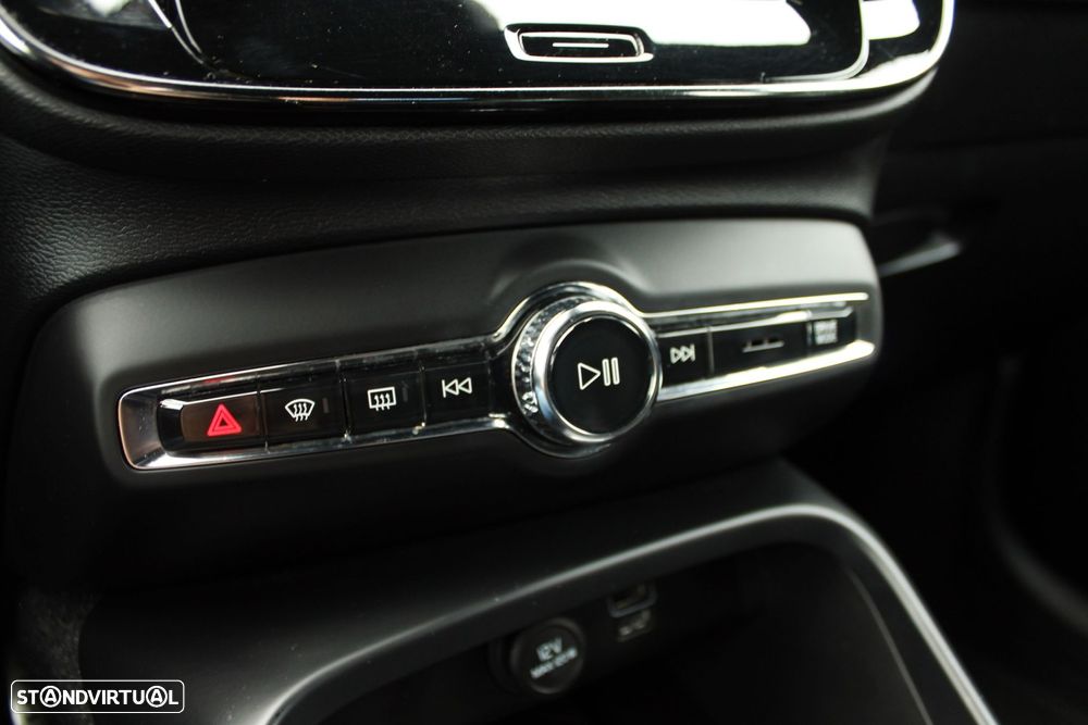 Volvo XC 40 1.5 T3 R-Design Tech Edition - 19