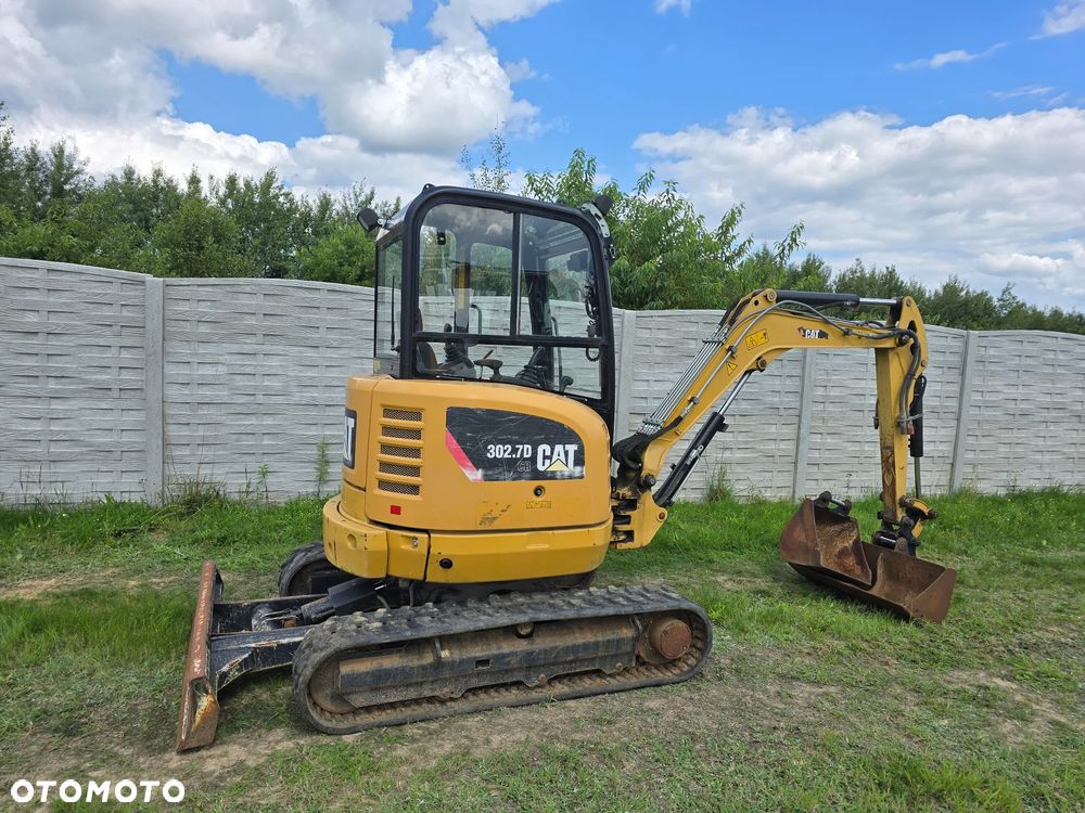 Caterpillar - 8