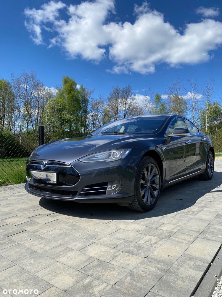 Tesla Model S - 2