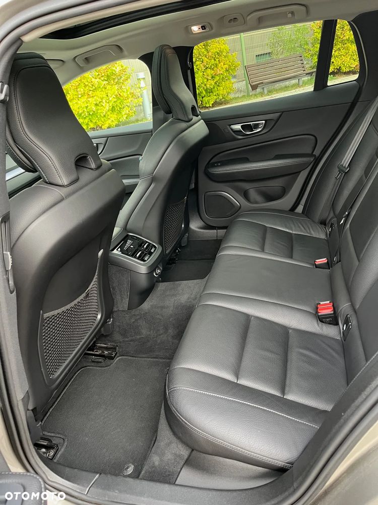 Volvo V60 D3 Momentum Pro - 9
