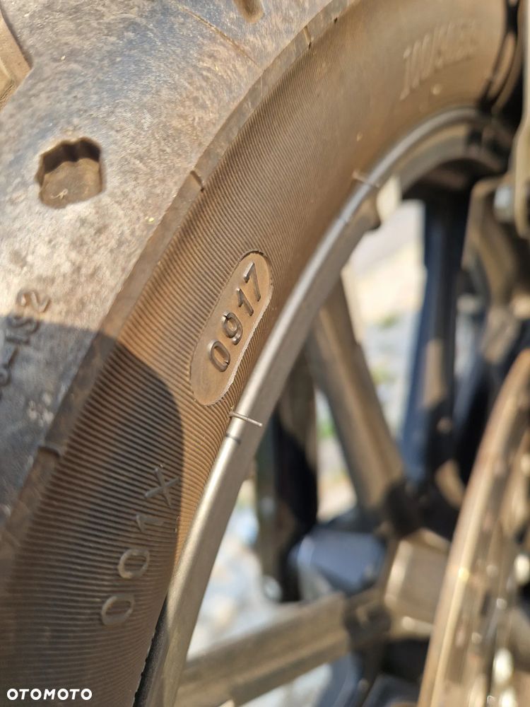 Harley-Davidson Sportster Iron 883 - 13