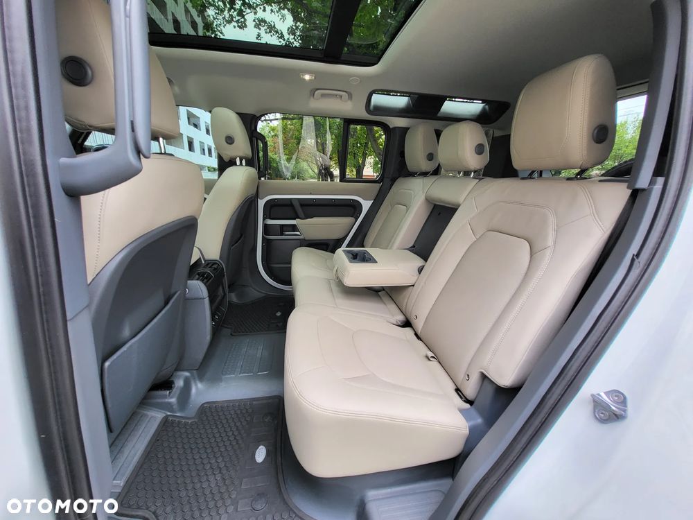 Land Rover Defender 110 2.0 P300 S - 24