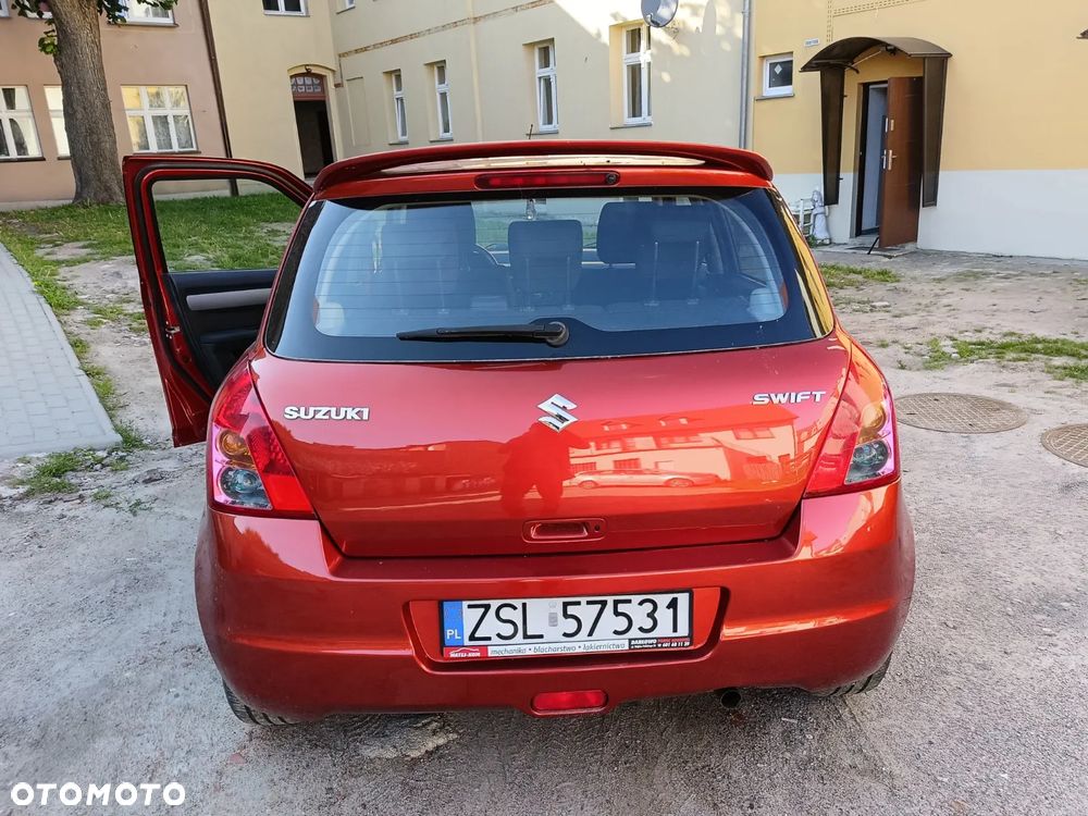 Suzuki Swift - 4