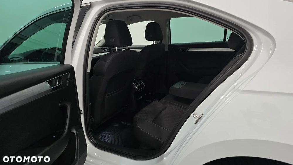 Skoda Superb 2.0 TDI SCR Style DSG - 5