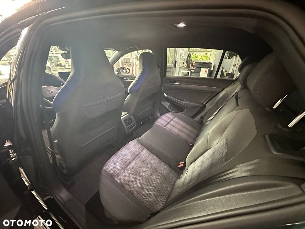Volkswagen Golf - 25