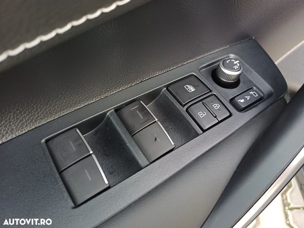 Toyota Corolla TS 1.8 HSD Exclusive - 18