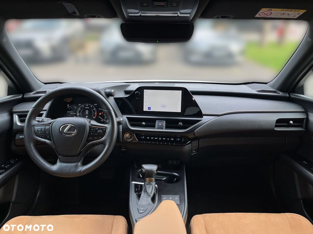 Lexus UX - 8