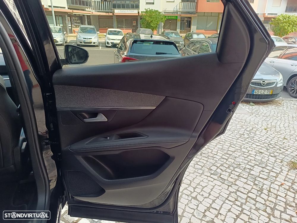 Peugeot 3008 1.2 PureTech Allure EAT8 - 37
