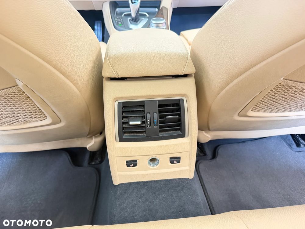 BMW Seria 3 330i Edition Luxury Line Purity - 13