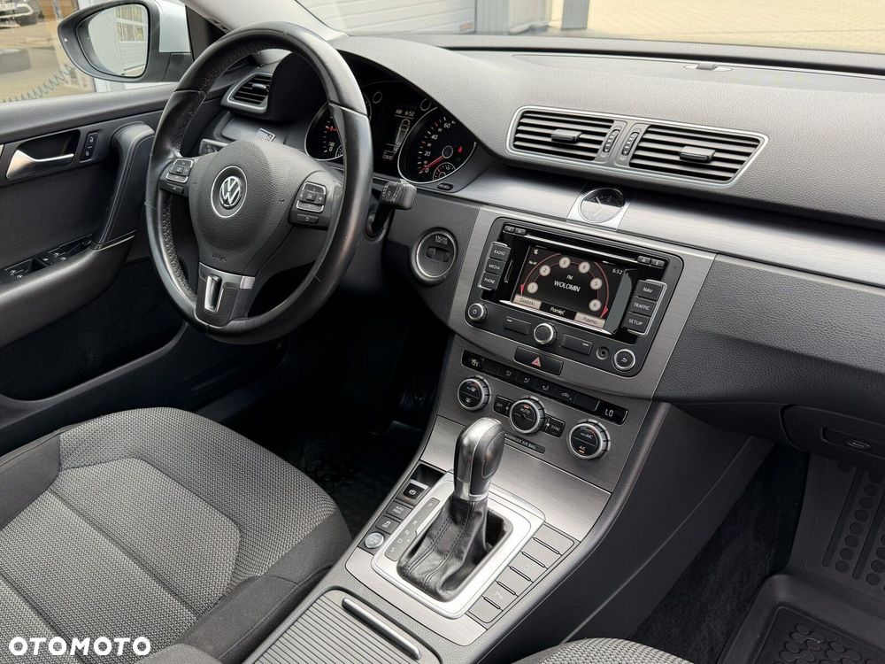 Volkswagen Passat - 25
