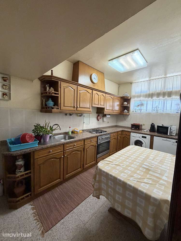 Apartamento T3 Duplex com sótão no centro de Barcelos - Grande imagem: 4/16