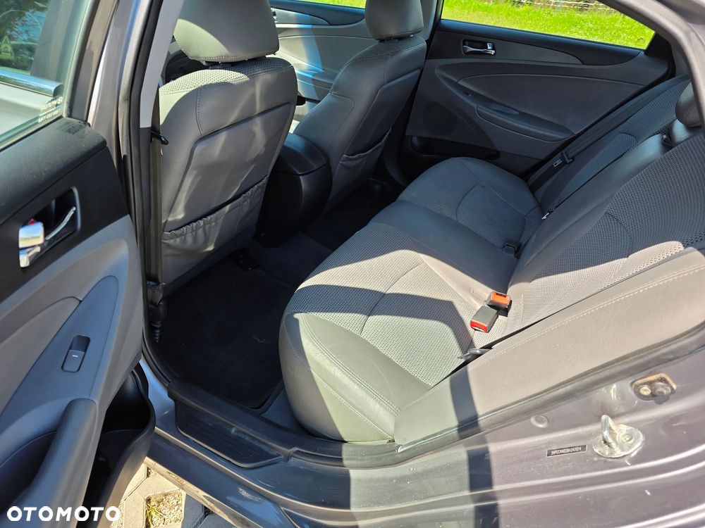 Hyundai Sonata - 12