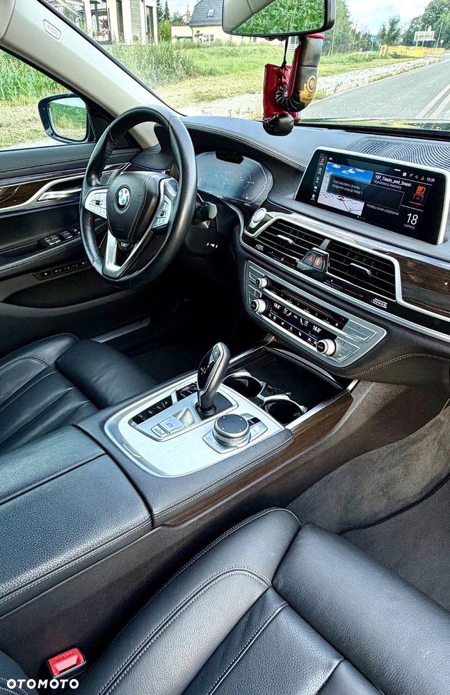 BMW Seria 7 730Ld xDrive mHEV - 19