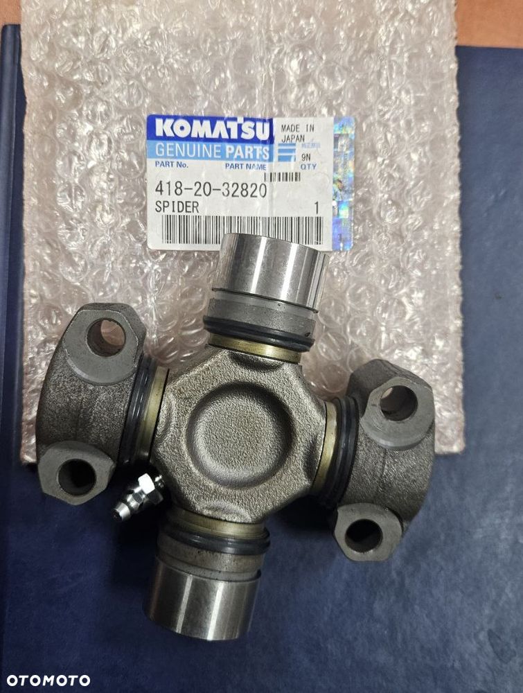Krzyżak wału do Komatsu  WA200-6 WA200-5 WA200-7 WA200-8 - 1