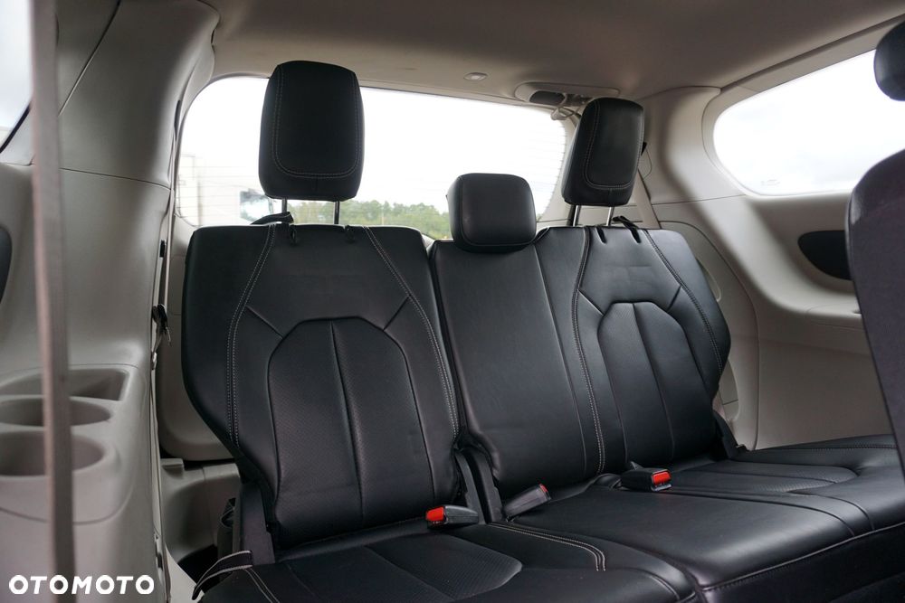 Chrysler Pacifica - 19