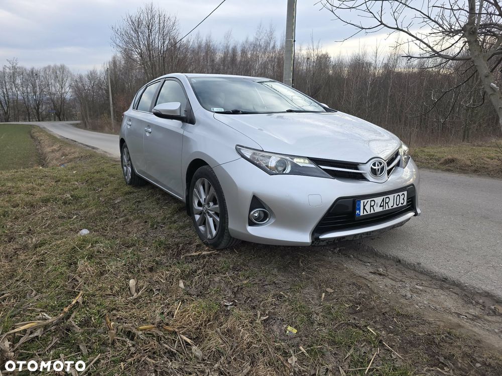Toyota Auris 1.6 Premium Comfort MS - 2