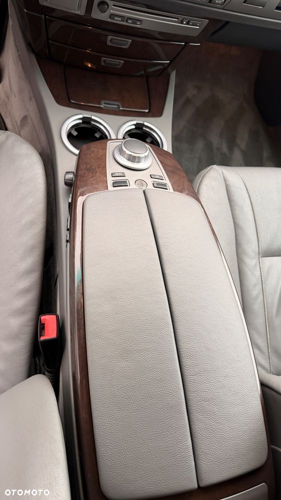 BMW Seria 7 740i - 10