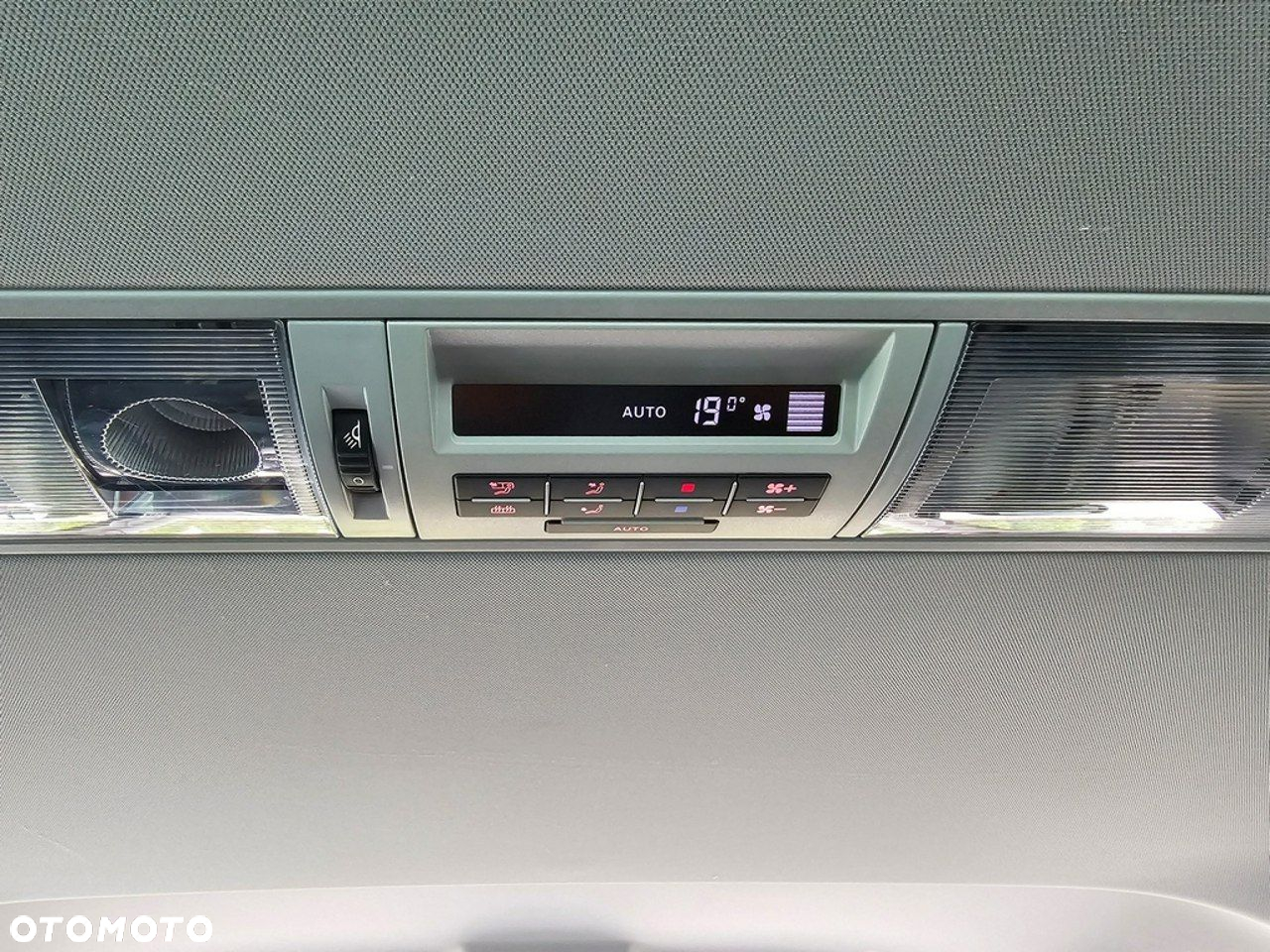 Volkswagen Multivan - 29