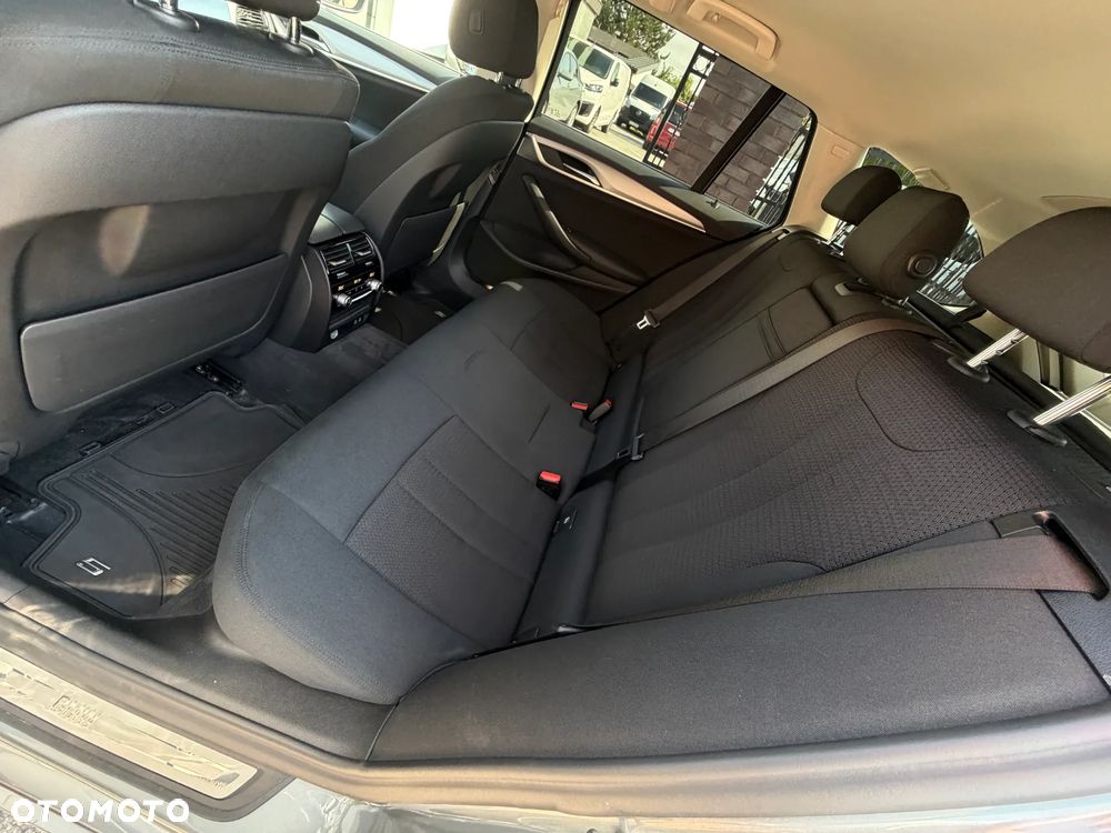 BMW Seria 5 520d mHEV - 33