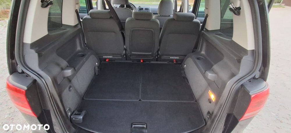 Volkswagen Touran - 11