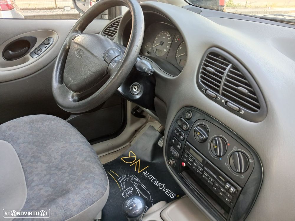 Ford Galaxy 1.9 TDi GLX - 9