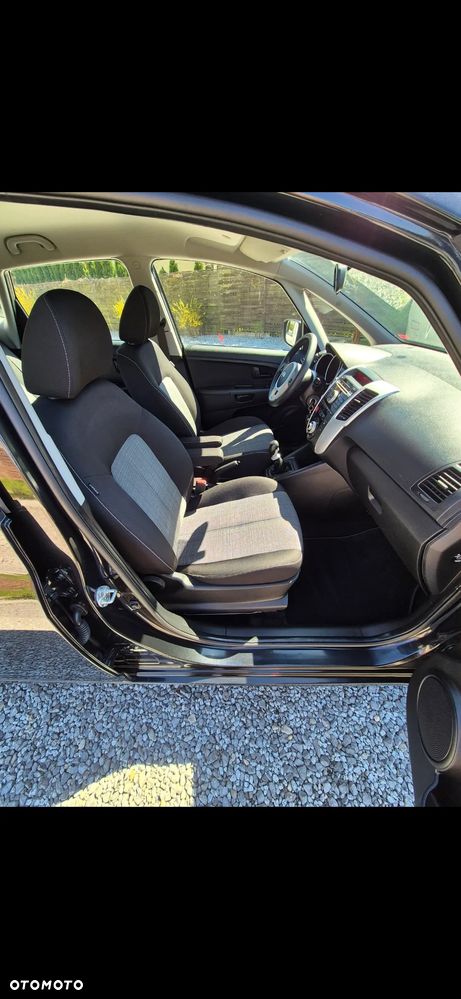 Kia Venga 1.6 CVVT Black Collection - 9