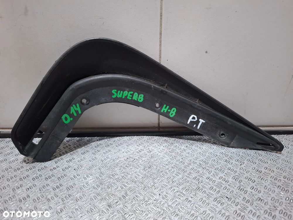 Chlapacz prawy tył Skoda Superb Rok 2014 hatchback nr 3T5821822 - 2