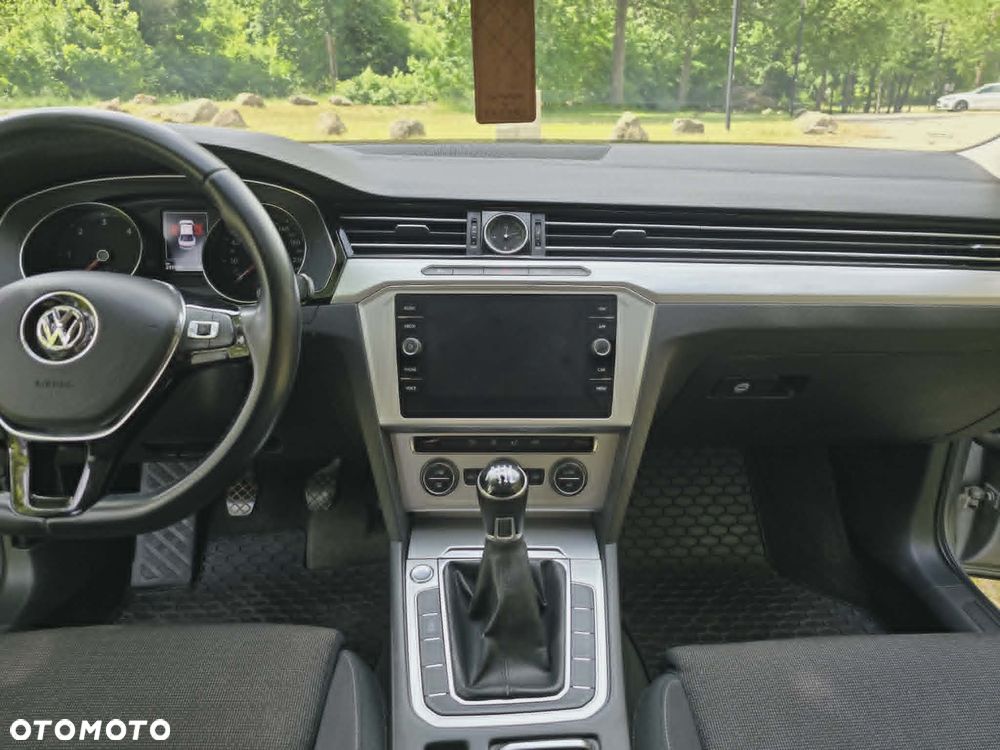 Volkswagen Passat 2.0 TDI SCR Comfortline - 14