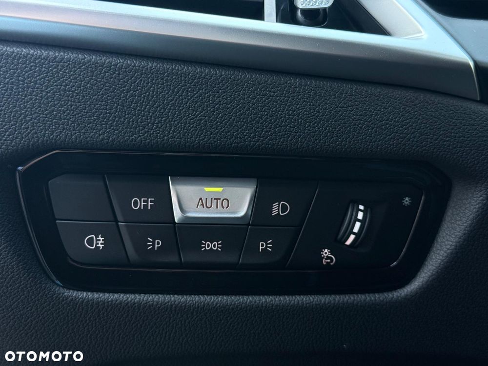 BMW Seria 3 320i M Sport - 24