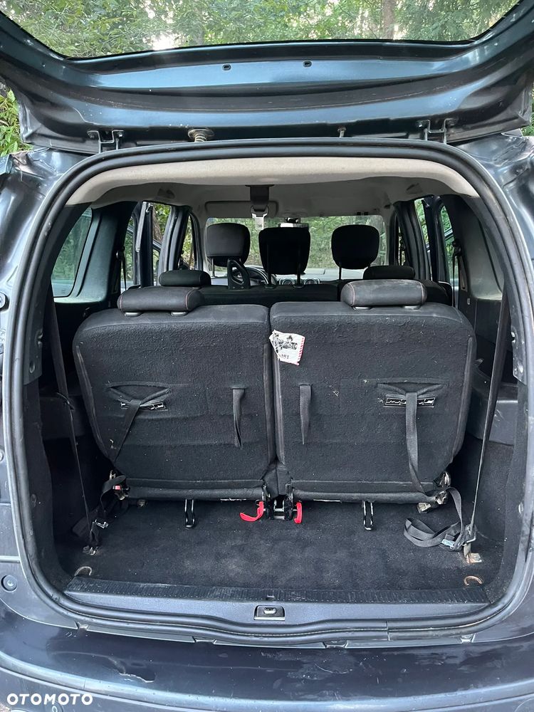 Dacia Lodgy 1.6 SCe Stepway S&S - 26