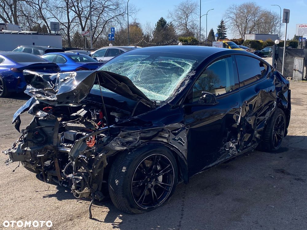 Tesla Model Y Long Range Dual Motor AWD - 10